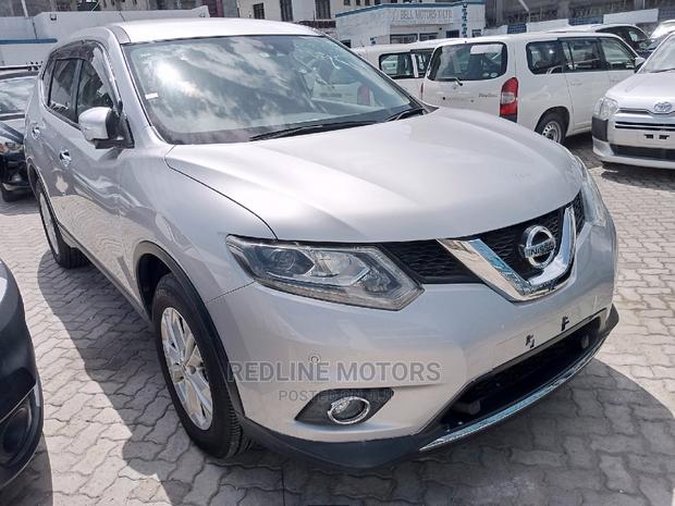 Nissan X-Trail 2016 Beige - main view
