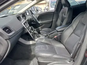 Volvo V40 2016 Matt Black