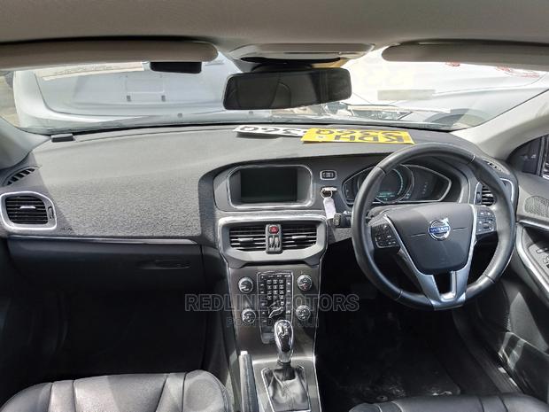 Volvo V40 2016 Matt Black - thumbnail 4