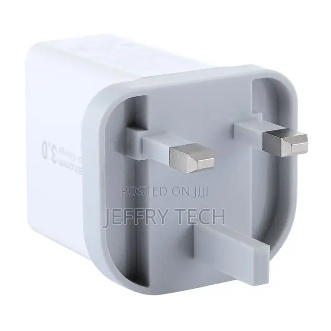 3 USB Ports (3A + 2.4A + 2.4A) Quick Charger QC 3.0 Travel C