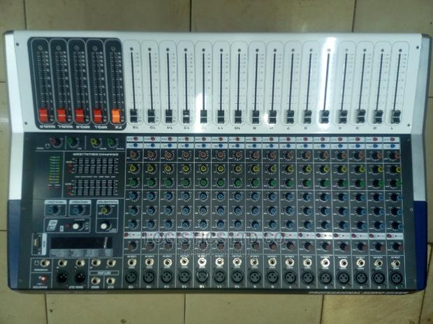 Yamaha 16 Channel Bluetooth Powered Audio Mixer 2500 Watts - thumbnail 4