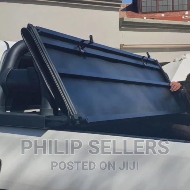 Toyota Hilux 2016+ Supreme Hard Tri-Fold Cab Tonneau Cover - thumbnail 3