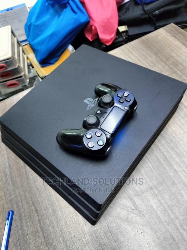 Home Used Ps4 Pro! - thumbnail 3
