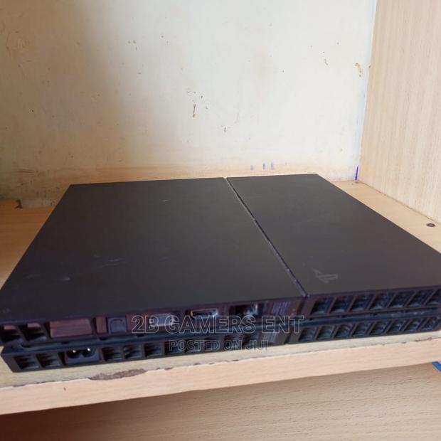 Chipped Standard Playstation 4 - thumbnail 3