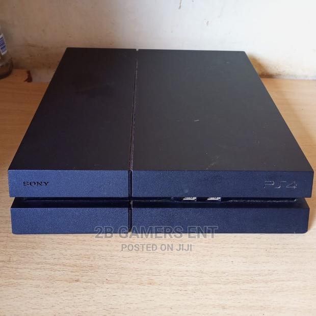 Chipped Standard Playstation 4 - main view