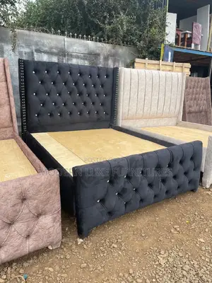 5/6 Tufted Bed