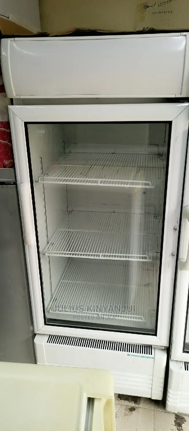 280L Fridge Showcase