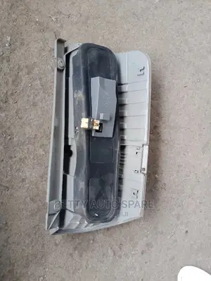 Voxy 2005 Taillight
