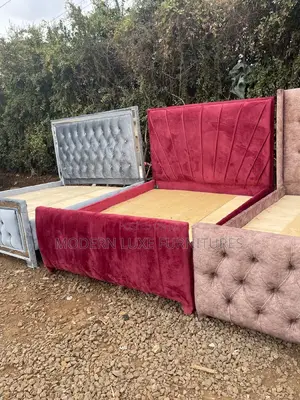 5/6 Tufted Bed