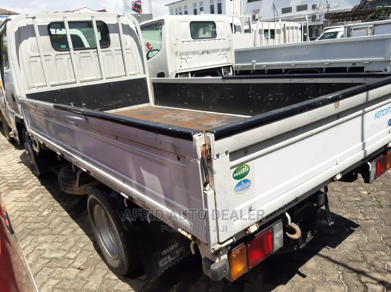 Isuzu ELF Truck