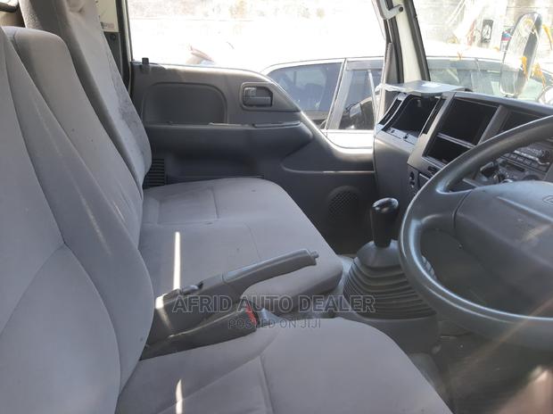 Isuzu ELF Truck - thumbnail 5