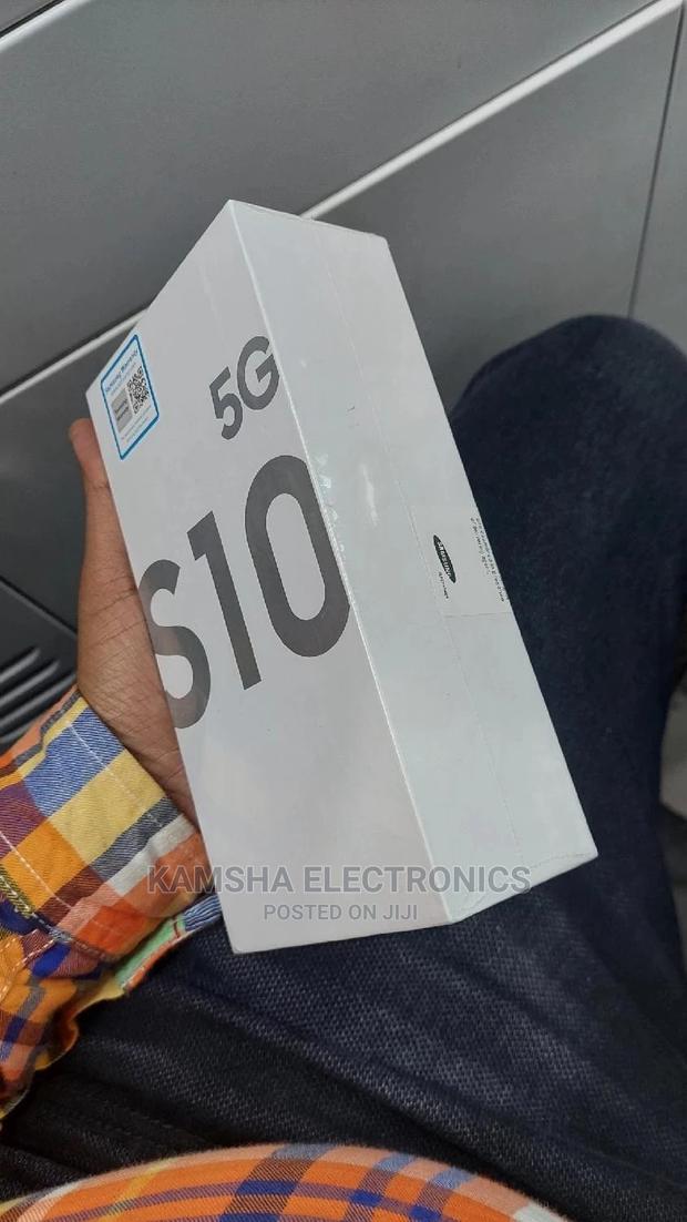 New Samsung Galaxy S10 5G 256 GB Silver - main view