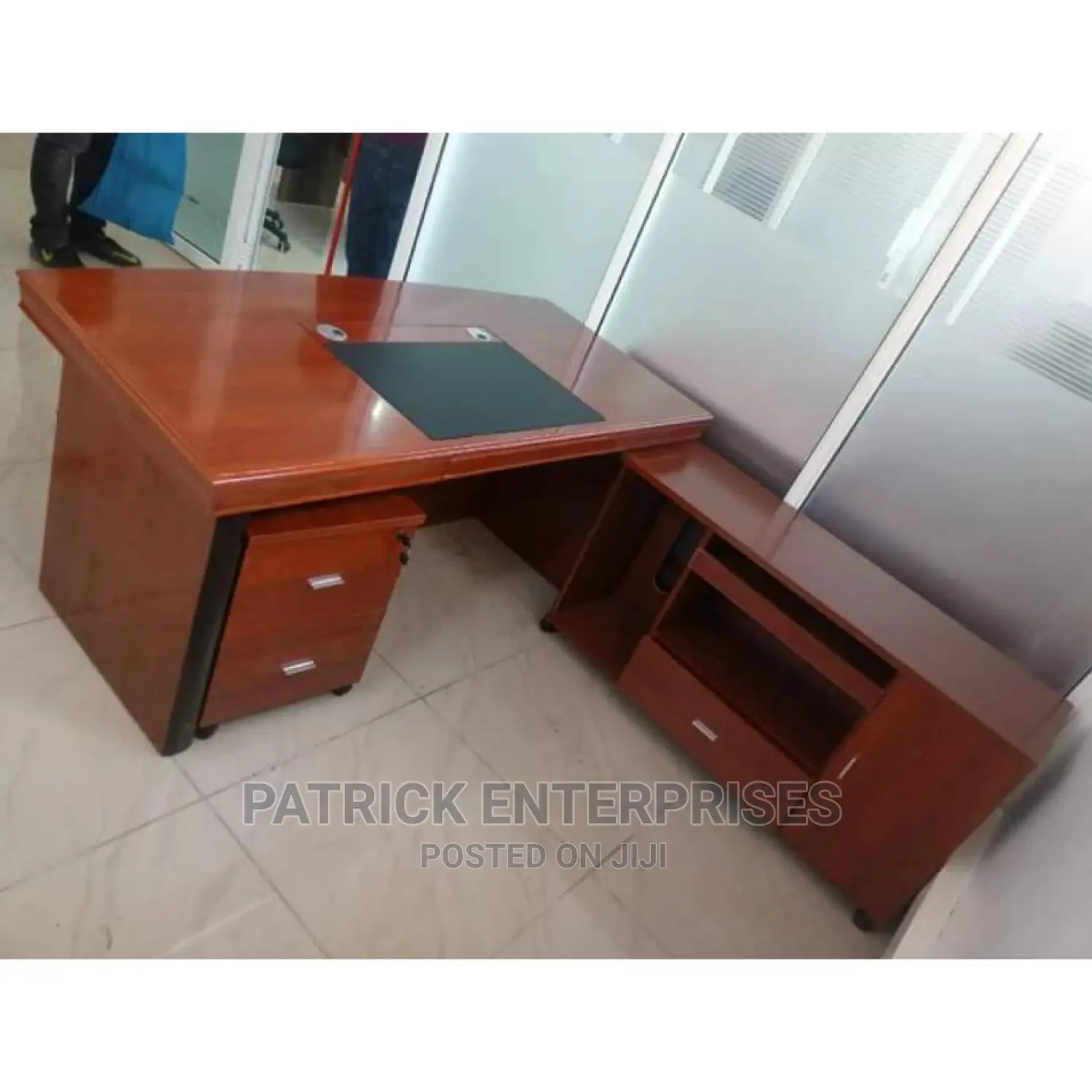 Imported Executive Director of Desk 1.6 MTRS
