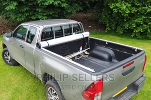 Unibee 4x4 Tri-fold Hard Lid Tonneau Cover For Toyota Hilux
