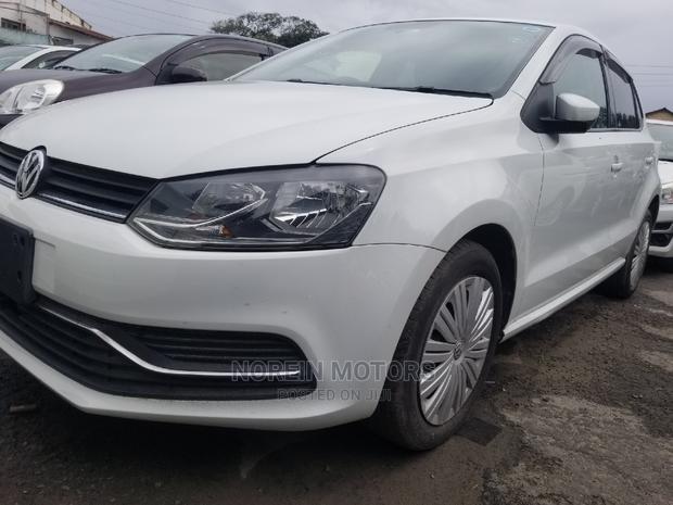 Volkswagen Polo 2014 White - thumbnail 2