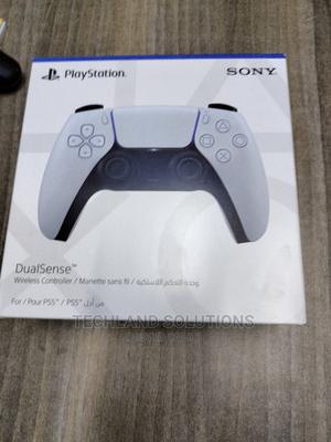 White Playstation 5 Pads , Dualsense 5 - main view