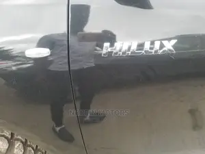 Toyota Hilux SR5 4x4 2015 Black