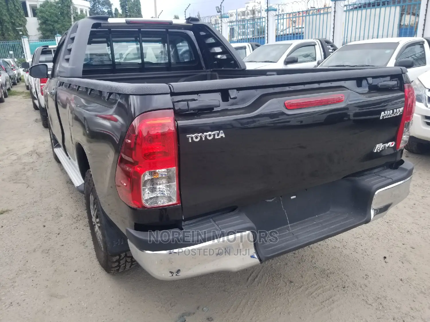 Toyota Hilux SR5 4x4 2015 Black