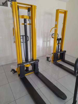 Hydraulic Manual Stacker 2ton.3mtrs. - thumbnail 2