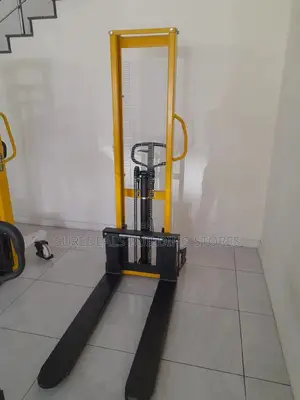 Manual Stacker Lifting 3mtrs
