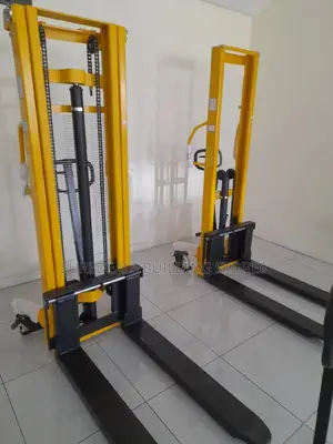 Manual Stacker Lifting 3mtrs