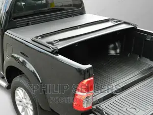 Toyota Hilux 2005-2015 Soft Tri-Fold Tonneau Cover