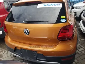 Volkswagen Polo 2015 Orange