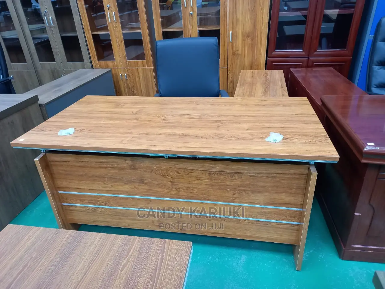 1.6m Office Desk With Side Cabinets