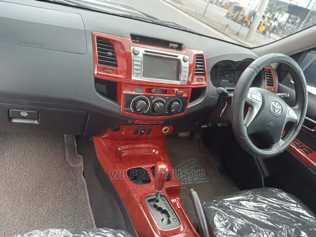 Toyota Hilux 2015 Black