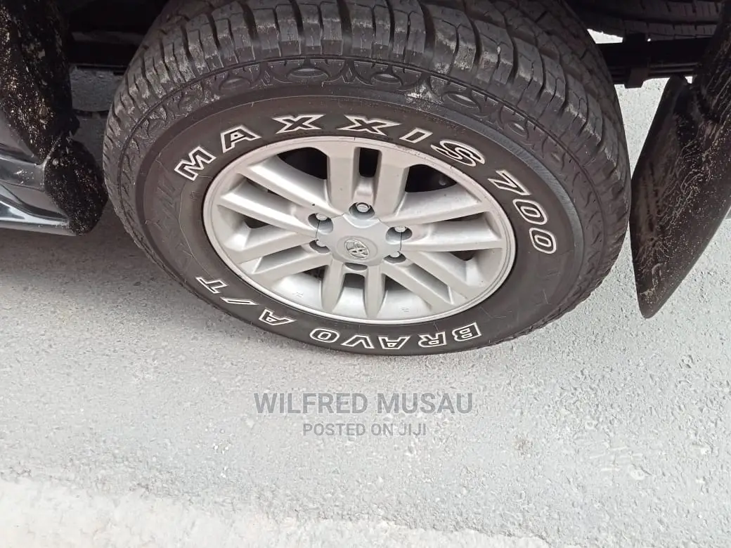 Toyota Hilux 2015 Black