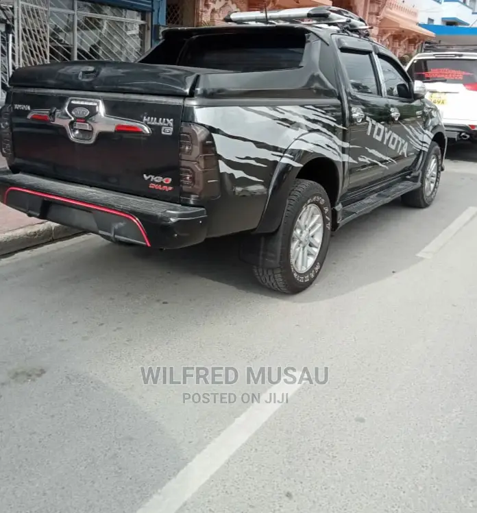 Toyota Hilux 2015 Black