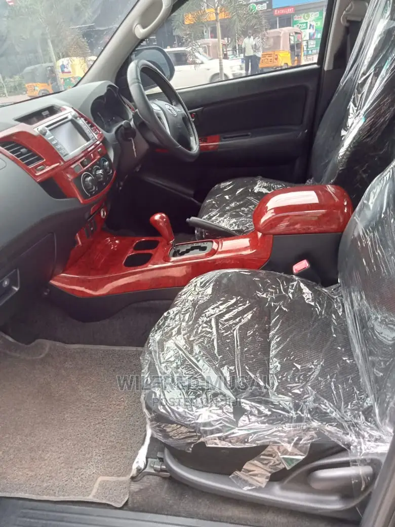 Toyota Hilux 2015 Black