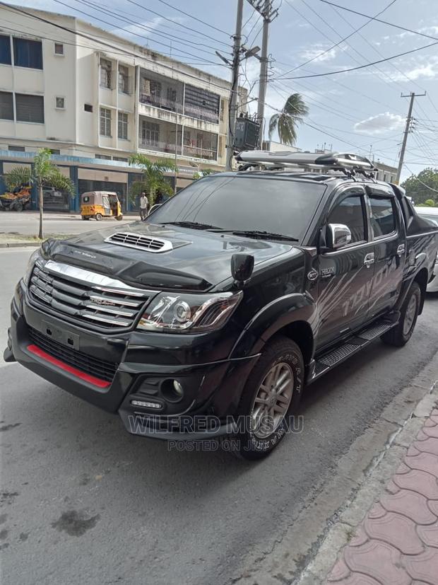 Toyota Hilux 2015 Black