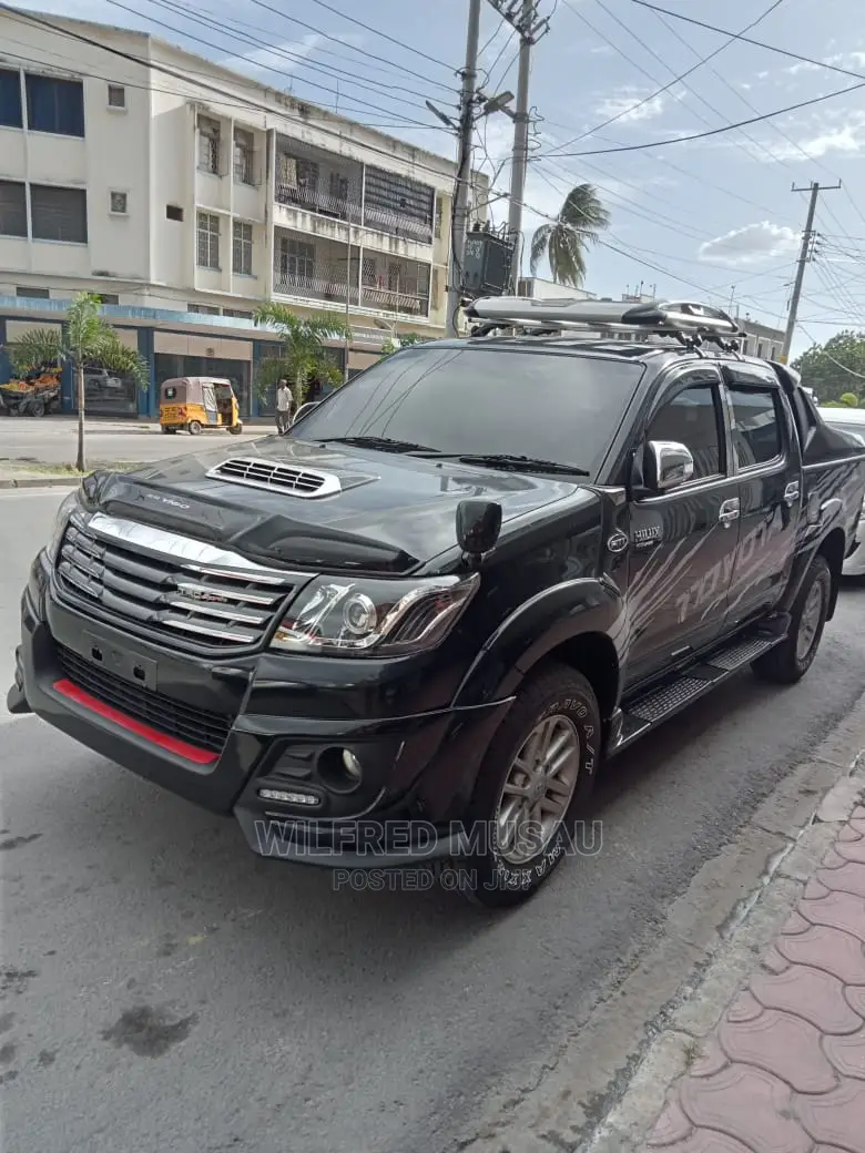 Toyota Hilux 2015 Black
