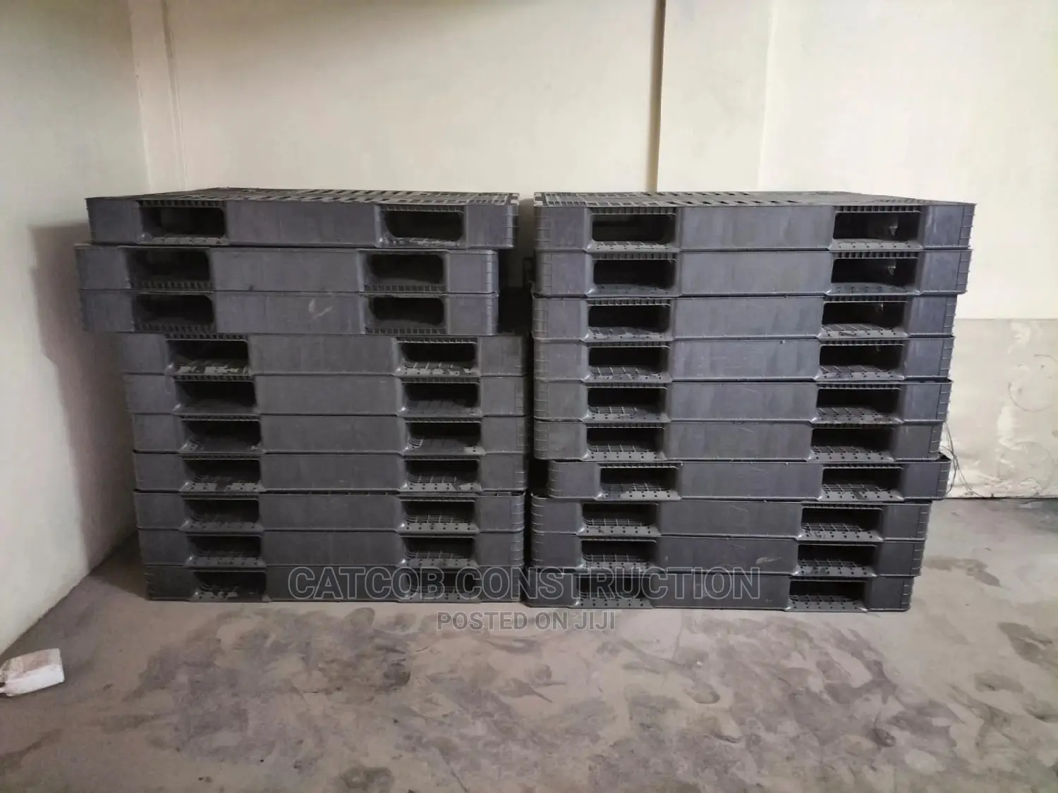 Plastic Pallets/ Racks