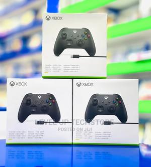 Xbox Series X|S Wireless Controller + USB-C Cable - New - main view
