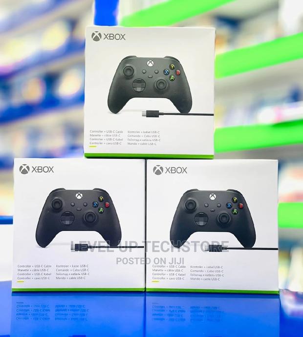 Xbox Series X|S Wireless Controller + USB-C Cable - New