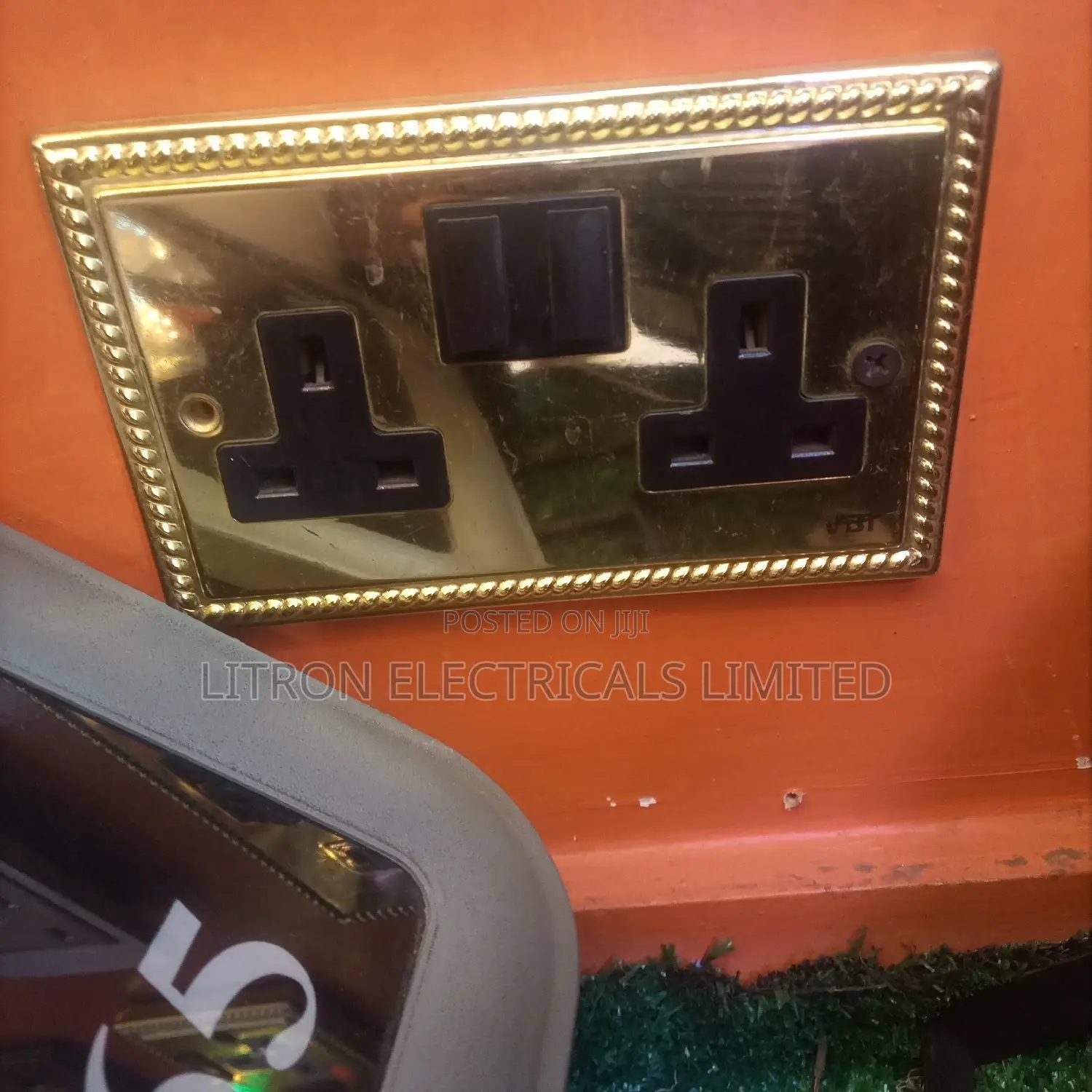 Gold Twin Sockets