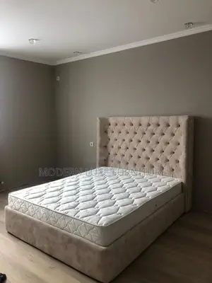 5/6 Tufted Bed