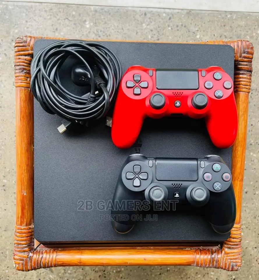Play Station 4 Slim, 2 Pads, Red and Black
