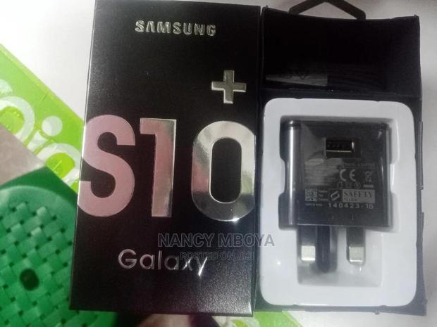 New Sumsang S10+ Galaxy Charger - main view