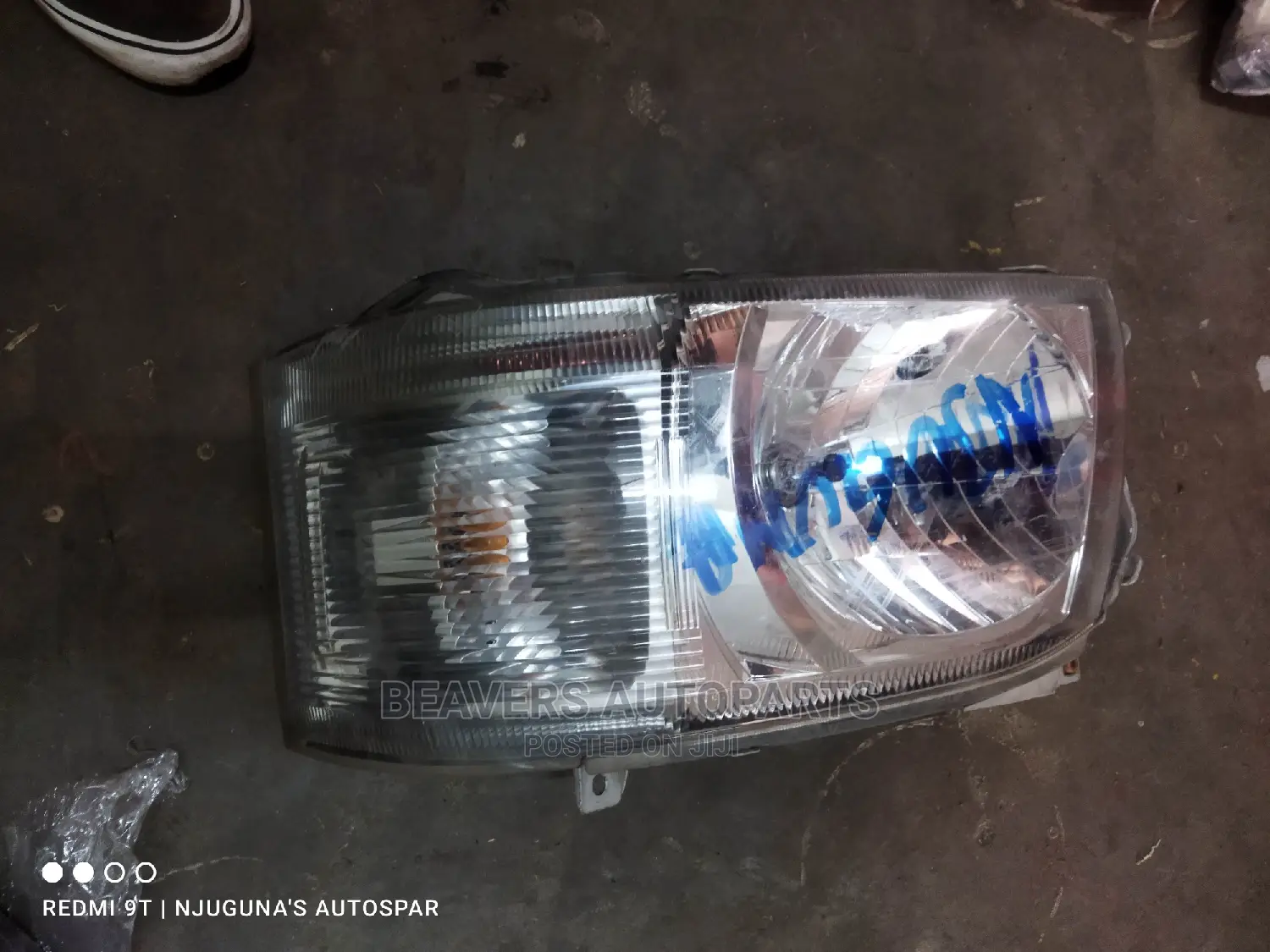 Hiace 7L Headlight