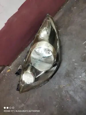 Nissan Note 2008 Non Zenon Headlight