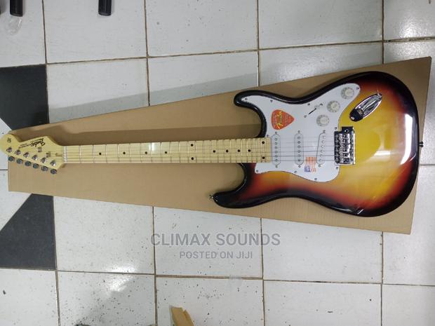 Fender Electric Solo Guitar Stratocaster - thumbnail 2