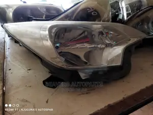 Ractis 2012 Non Zenon Headlight