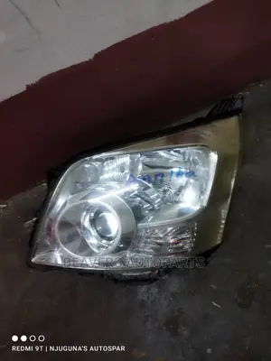 Noah 2008 Zenon Headlight