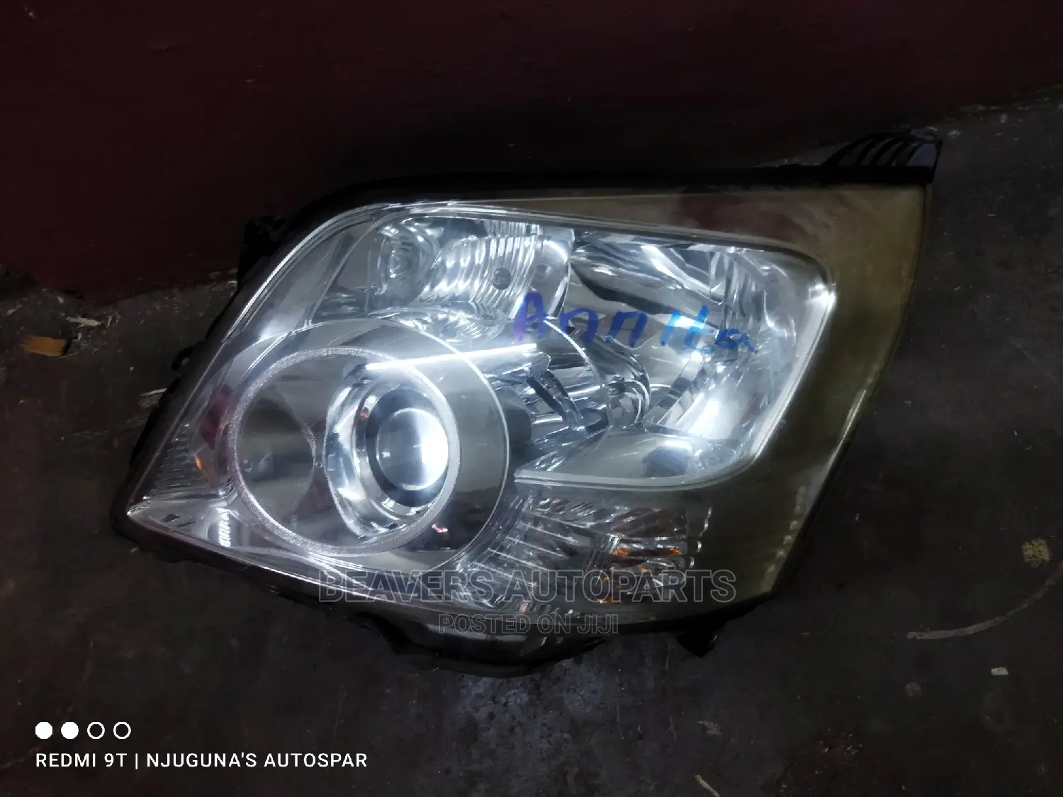 Noah 2008 Non Zenon Headlight