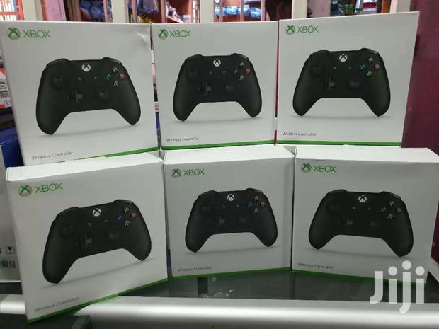 Black Xbox One Pad Controller - main view