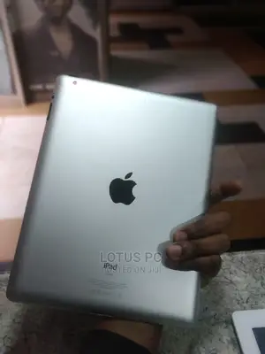 Apple iPad 2 Wi-Fi 16 GB Silver