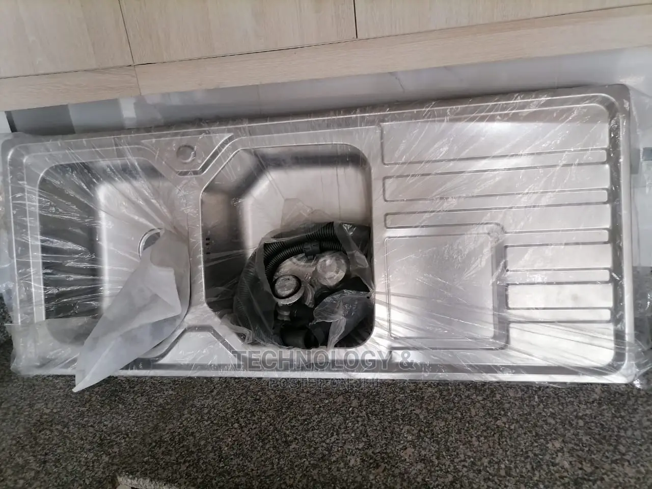 STAINLESS KITCHEN SINK (Double Bowl Single Drain)